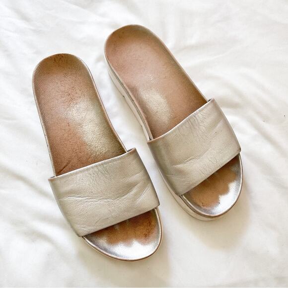 Stuart Weitzman Landslide Metallic Leather Platform Slide Sandal - Picture 2 of 6